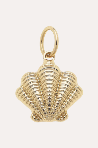 Ribbed Clamshell Charm In Shiny Gold
